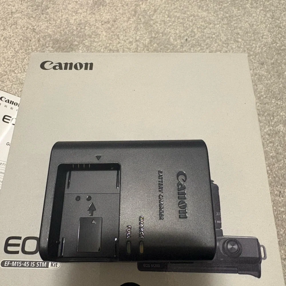 Canon EOS M200 Compact Mirrorless Camera in Black - Picture 7 of 9